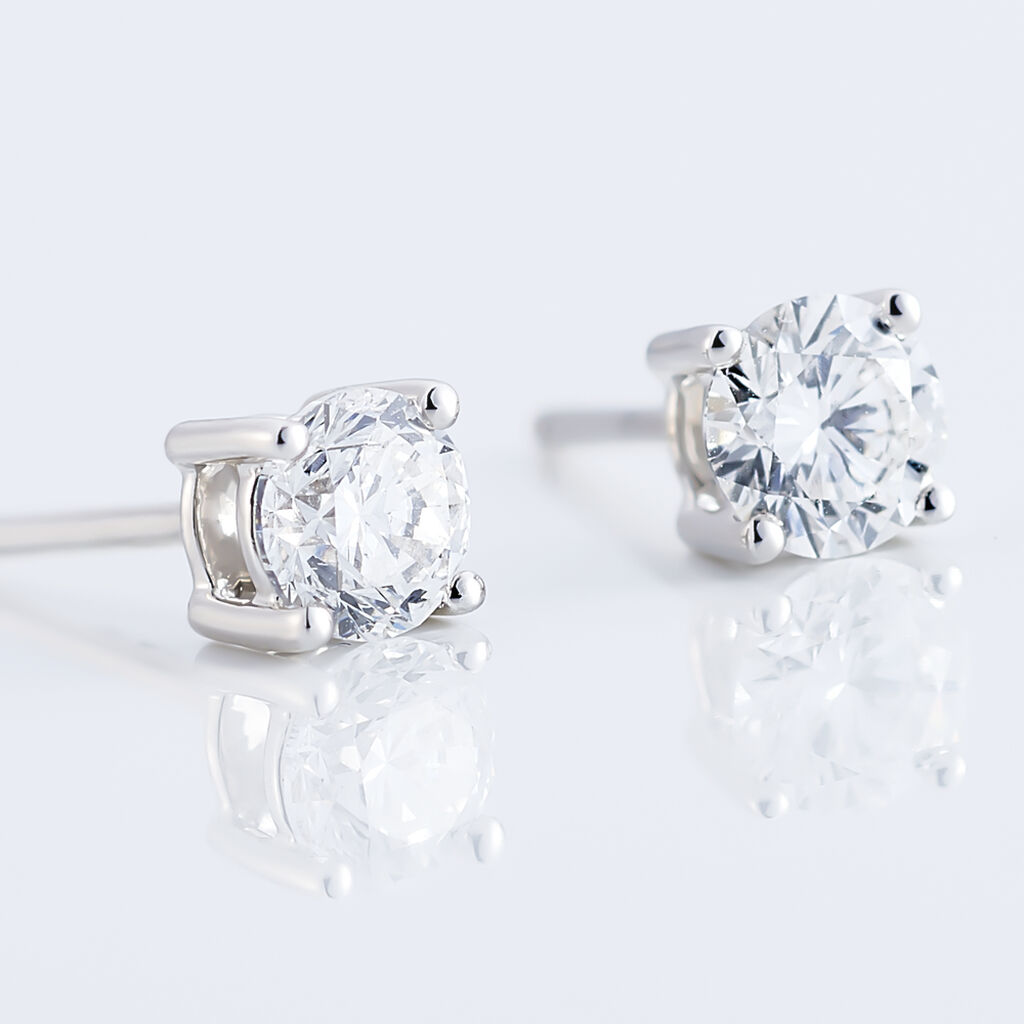 Boucles D'oreilles Puces 4 Griffes Or Blanc Diamant Synthetique - Boucles d'oreilles 18 carats Femme | Histoire d&rsquo;Or